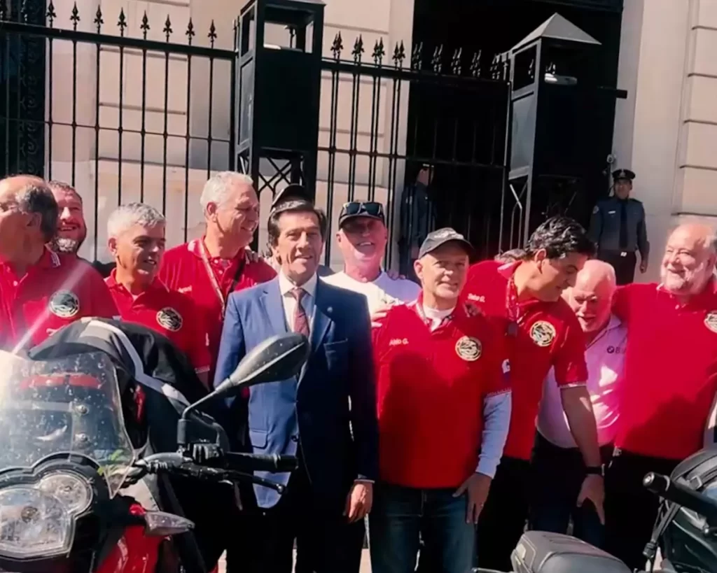 Sadir recibió a los integrantes del Motoclub