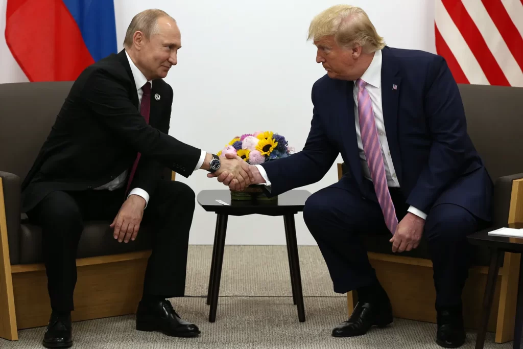 Trump y Putin: ¿El comienzo del fin de la guerra? Mientras Bitcoin y el SP500 rompen récords, Europa enfrenta su hora más oscura