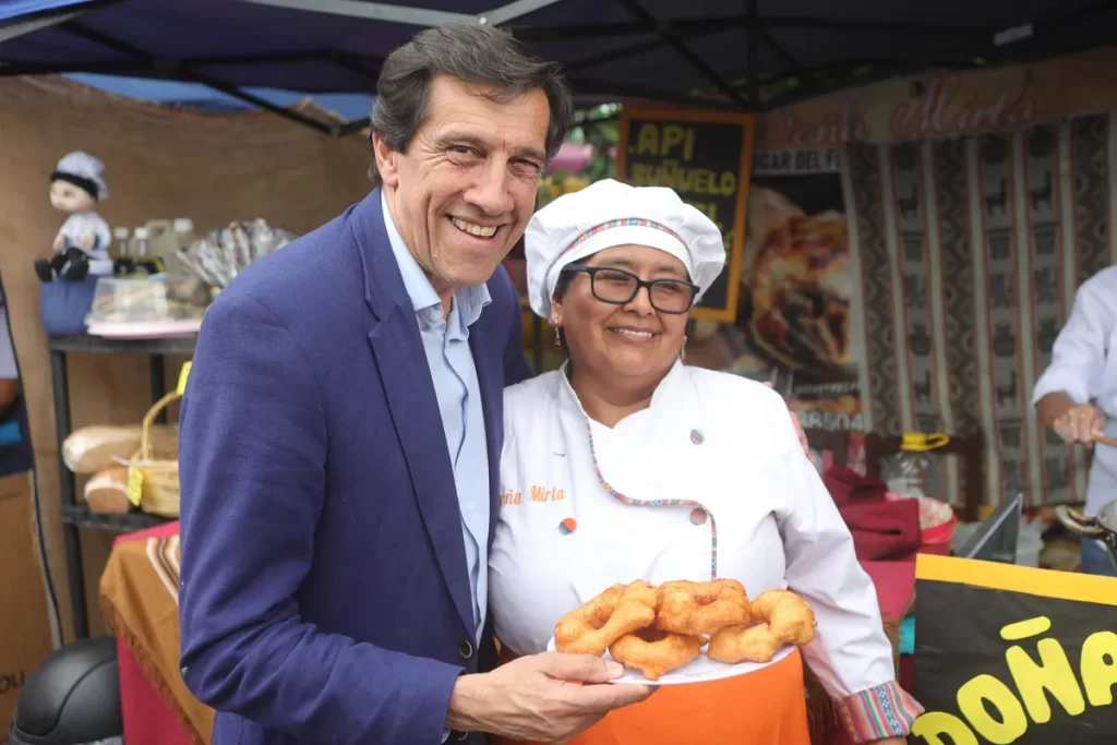 El Gobernador Sadir estuvo en el exitoso Festival del Buñuelo