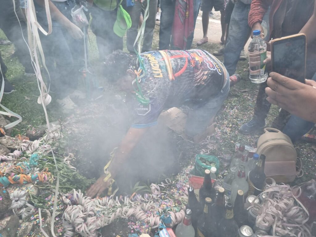 Monterrico celebró el desentierro del carnaval con un emotivo ritual a la Pachamama, encabezado por el intendente Luciano Moreira. Entre ofrendas, música y tradición, la ciudad tabacalera reafirmó su identidad festiva y comunitaria. Descubrí todos los detalles de esta celebración única en [www.periconoticias.com.ar](http://www.periconoticias.com.ar).