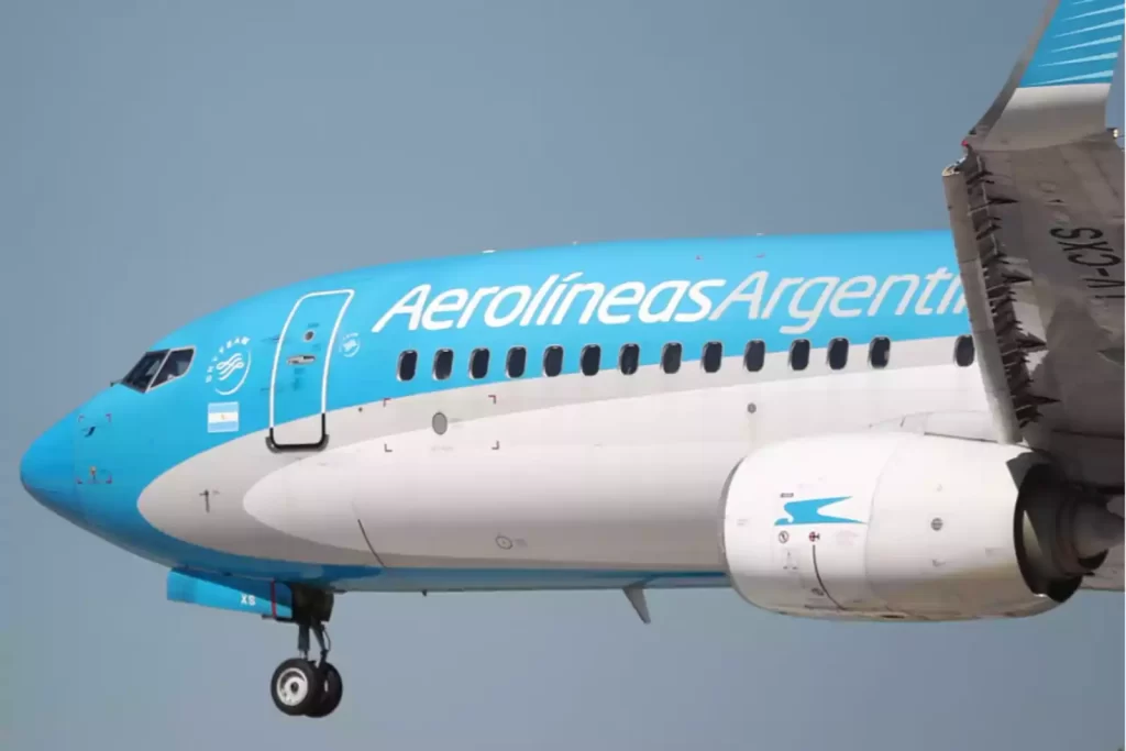 Aerolíneas Argentinas logra su primer superávit en 17 años, pero el Gobierno apuesta por la privatización