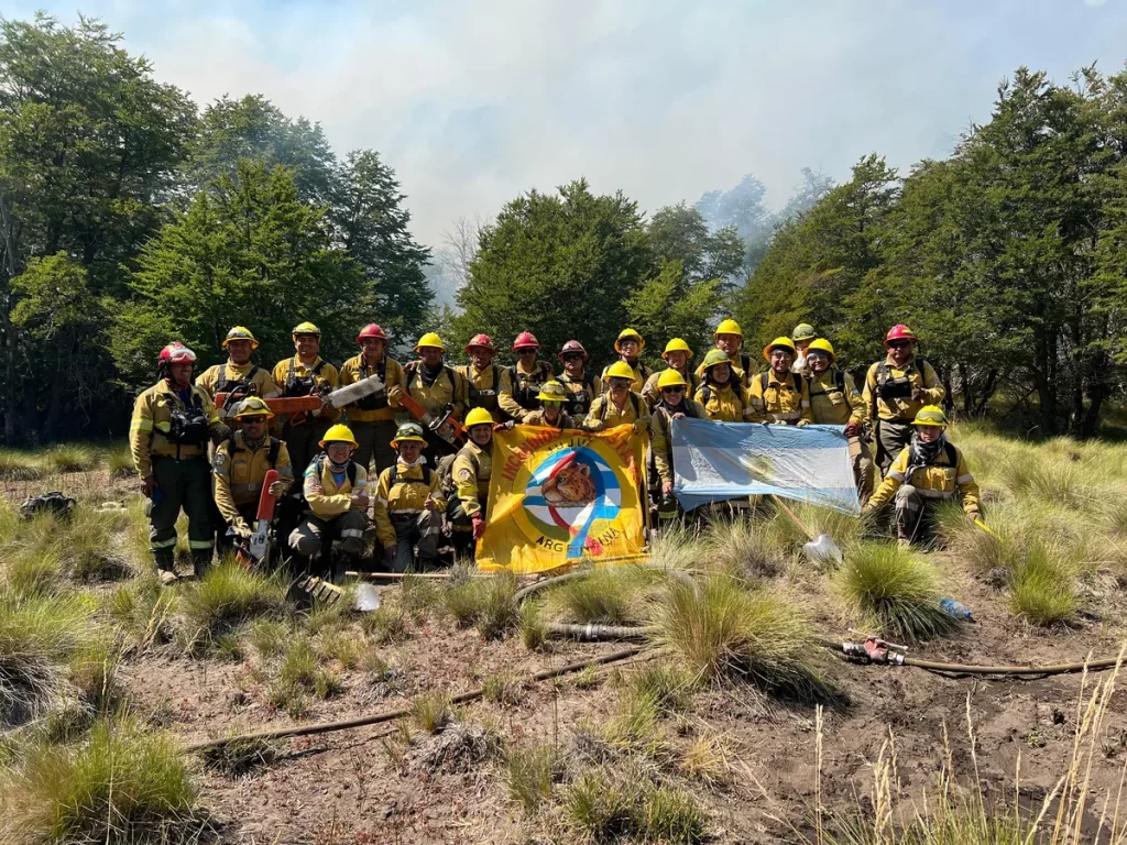 Intenso trabajo de los combatientes del NOA y de todo el país para sofocar el fuego