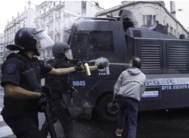 «El pueblo en las calles: Argentina se levanta en defensa de sus jubilados»