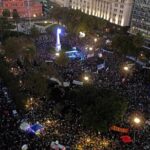 Multitudinaria marcha espontánea hacia la Casa Rosada: la sociedad argentina se une contra la represión policial y el abuso de autoridad