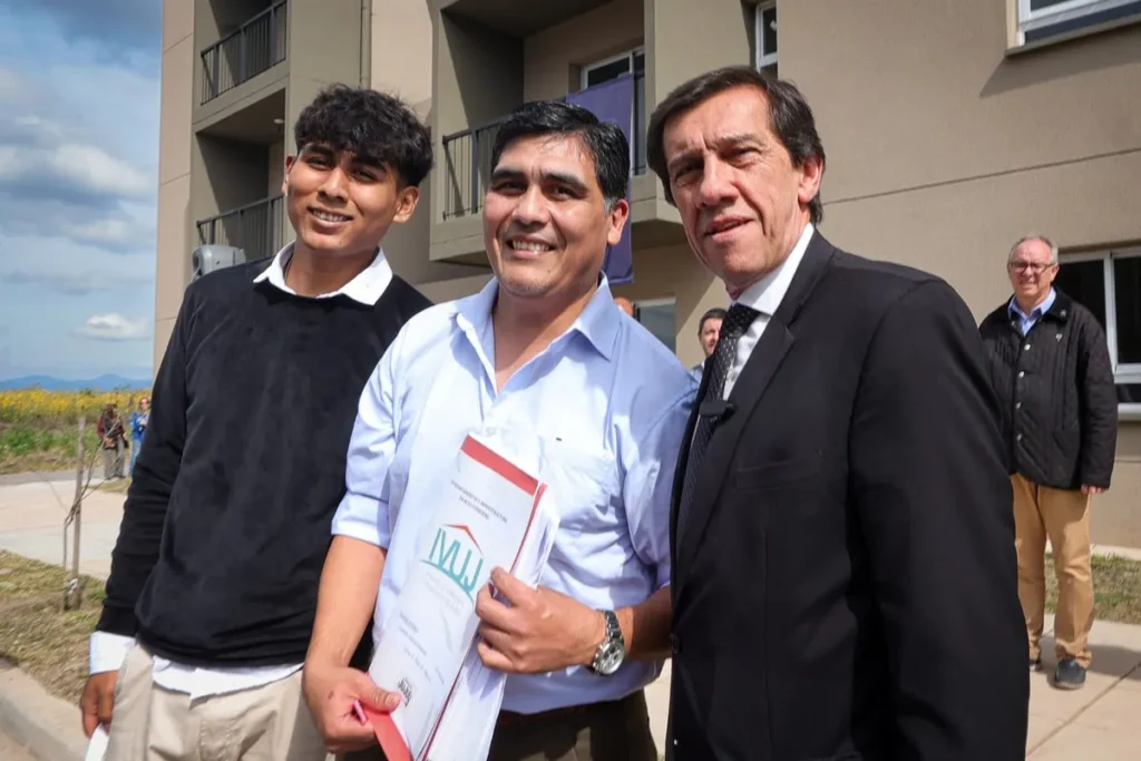 Sadir entregó 110 departamentos a familias jujeñas en Alto Comedero