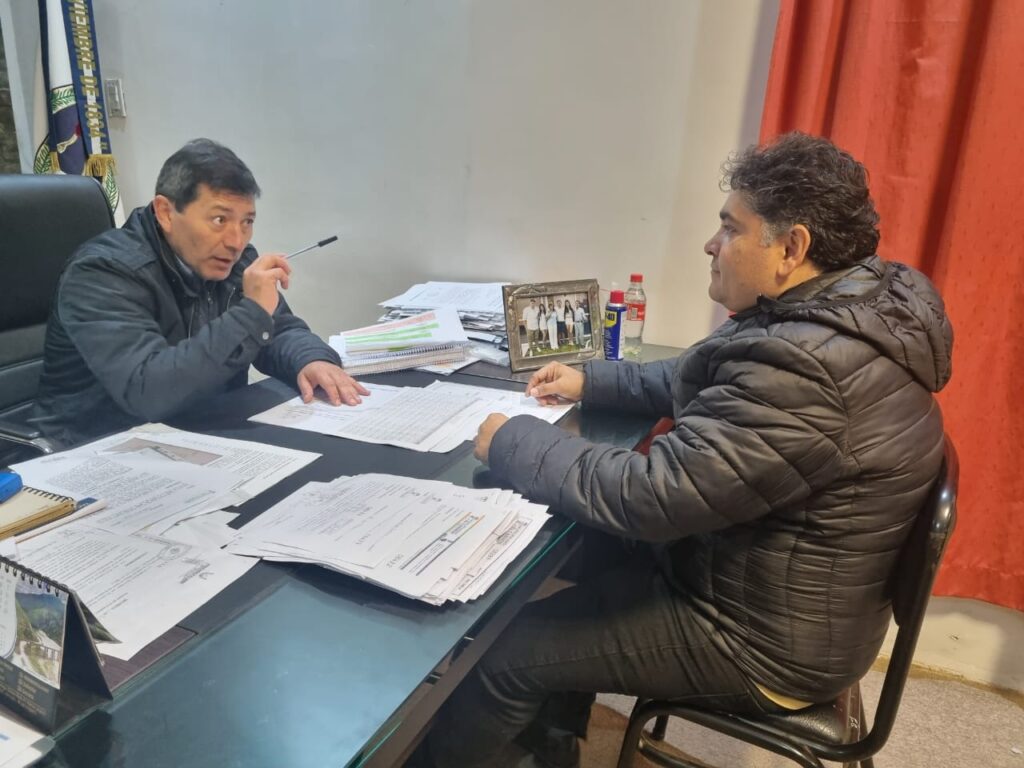 MONTERICO Y EL CARMEN SELLAN UNA ALIANZA HISTÓRICA PARA LA CONECTIVIDAD REGIONAL: LUCIANO MOREIRA Y VÍCTOR HUGO GONZÁLEZ GESTIONAN LA VUELTA DEL TRANSPORTE DE LARGA DISTANCIA 2 WhatsApp Image 2025 06 11 at 22.53.49
