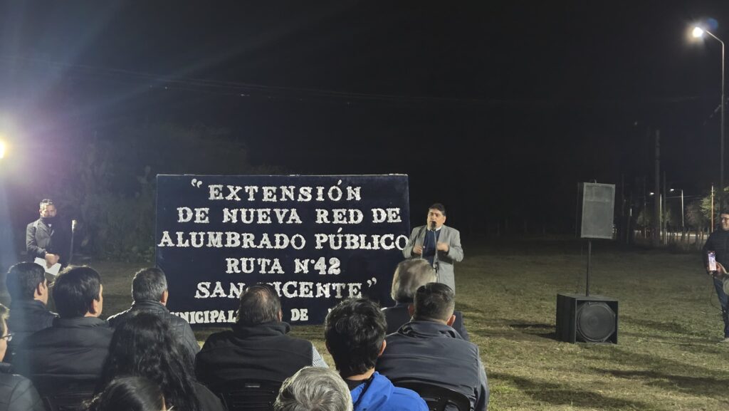 HISTÓRICO: EL INTENDENTE DE MONTERRICO SIGUE ENCENDIENDO LAS LUCES DE LA ESPERANZA Y DEJÓ INAUGURADA LA NUEVA EXTENSIÓN DE RED DE ALUMBRADO PÚBLICO EN SAN VICENTE 2 WhatsApp Image 2025 06 14 at 00.31.36