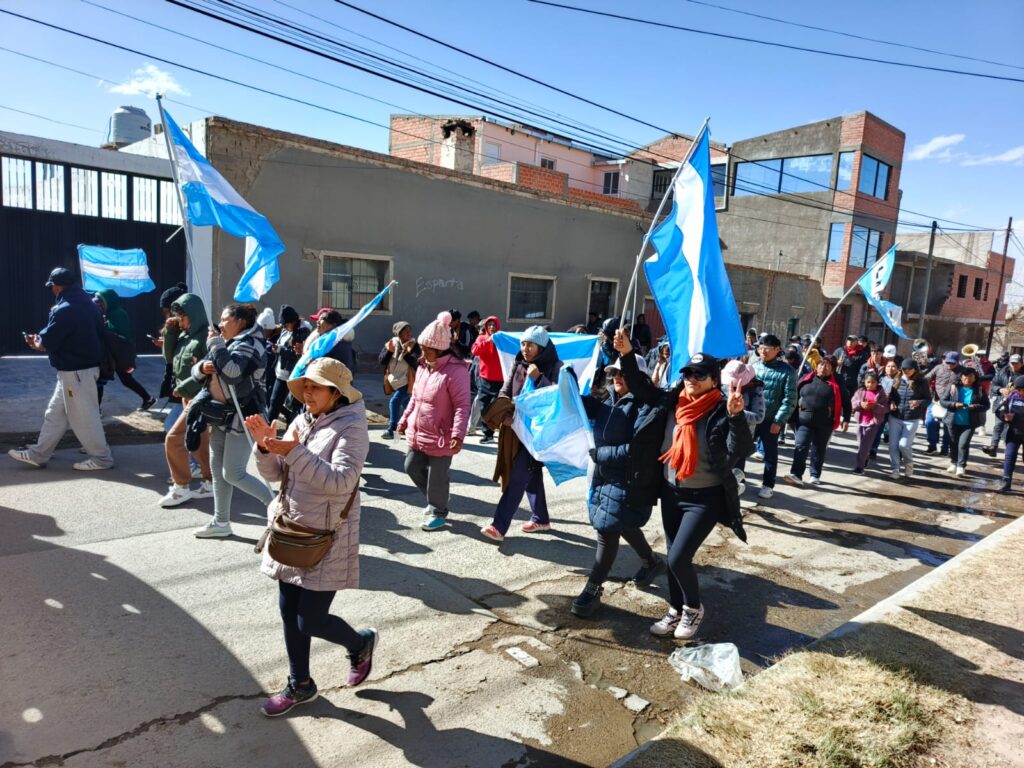 Desde La Quiaca a Plaza de Mayo: “Cristina, el pueblo está contigo”La ciudad más alta del país se movilizó en defensa de CFK, en una jornada que unió a miles a lo largo y ancho de la Argentina. 2 WhatsApp Image 2025 06 18 at 15.29.01