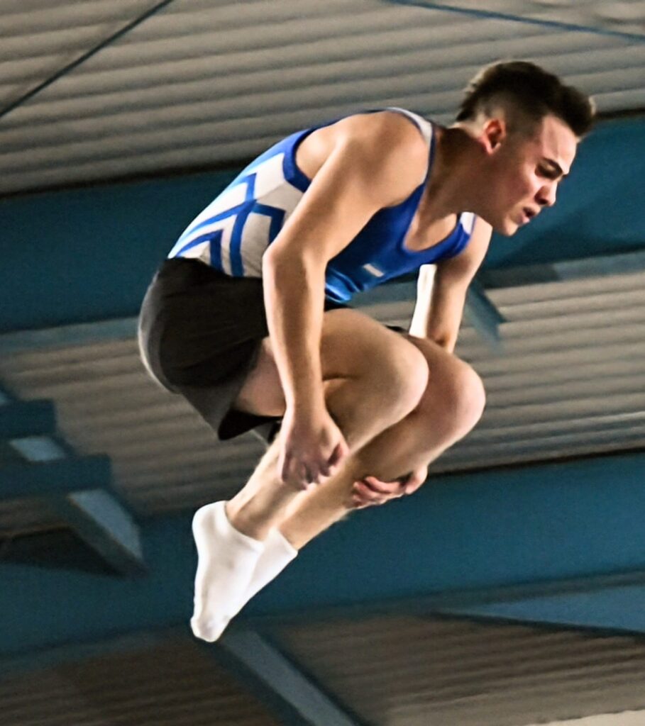 Desde una escuela barrial de Jujuy al mundo: Santiago Ferrari, el talento silencioso que hace volar a la Argentina en trampolín