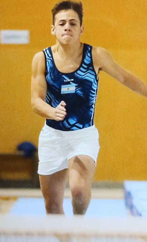 Desde una escuela barrial de Jujuy al mundo: Santiago Ferrari, el talento silencioso que hace volar a la Argentina en trampolín 3 WhatsApp Image 2025 06 29 at 01.02.41