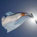 Exportamos Pobreza, Importamos Desastre: El Mileísmo se Desangra y la Oposición Muda