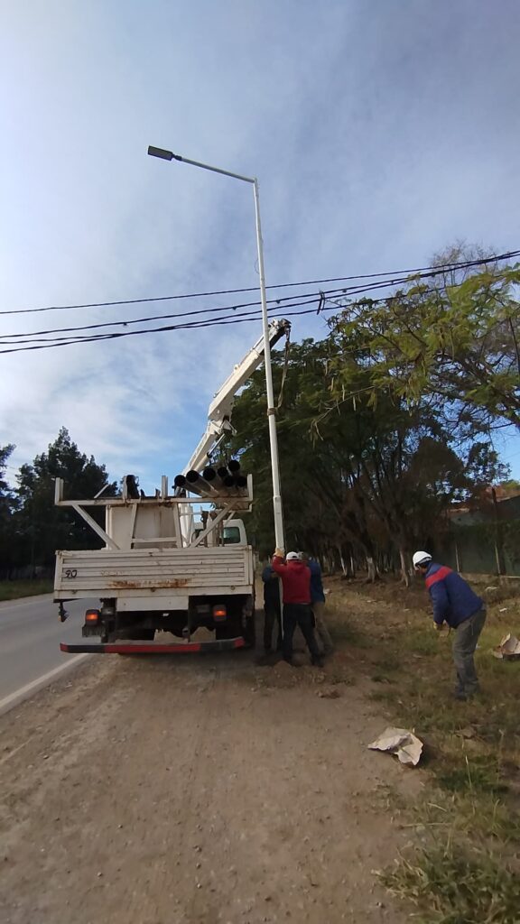 Monterrico ilumina su futuro: histórica extensión de alumbrado público sobre Ruta 42 en San Vicente