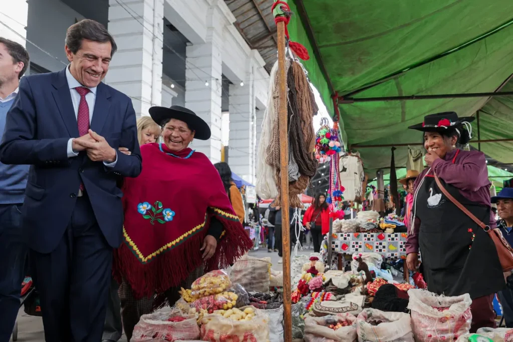 Sadir estuvo presente en la apertura de la Feria Campesina Pucará