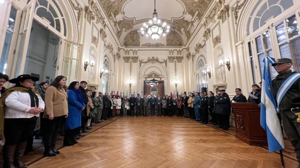 Emotivo homenaje a la Bandera Nacional