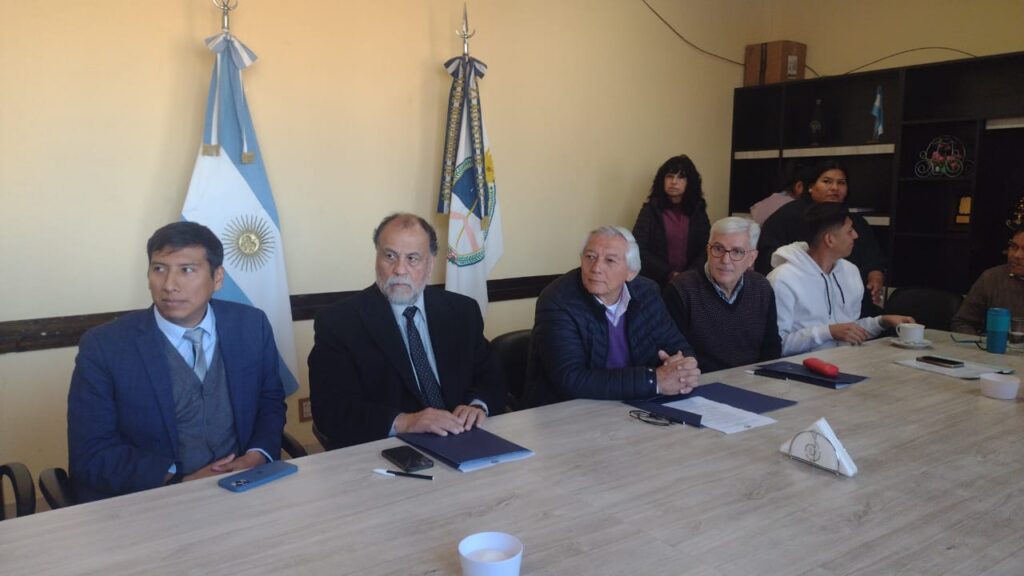 Perico se consolida como motor industrial: El Ministro Álvarez García firmó convenio clave para capacitar trabajadores junto al Intendente Ficoseco