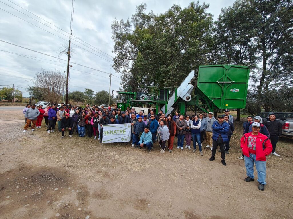 Renatre brindó una capacitación sobre mecanización en tabaco 3 WhatsApp Image 2025 07 22 at 22.40.24 2