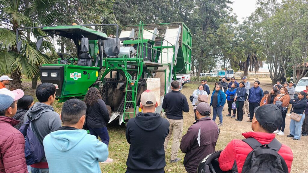 Renatre brindó una capacitación sobre mecanización en tabaco