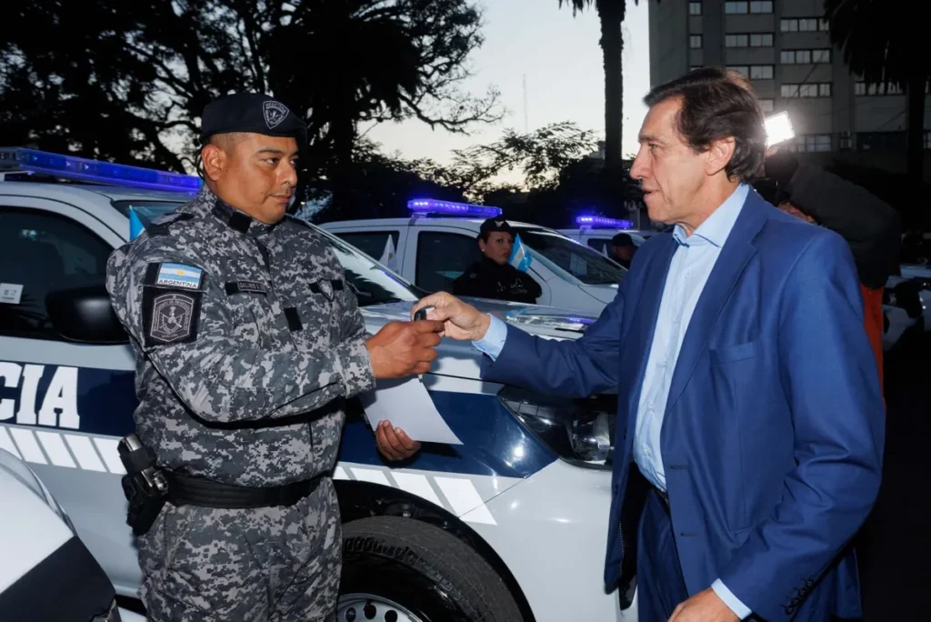 Sadir entregó 14 camionetas para fortalecer el sistema de seguridad