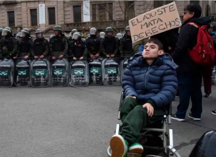 «Congreso bajo fuego: vetos, represión y un Estado que abandona a los vulnerables»