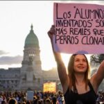 “Juventud o colonia: el 26 de octubre decidimos si entregamos el alma de la patria”