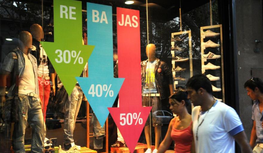 El colapso del consumo minorista en la era Milei: ¿qué pasa con la democracia si la gente no puede comprar?