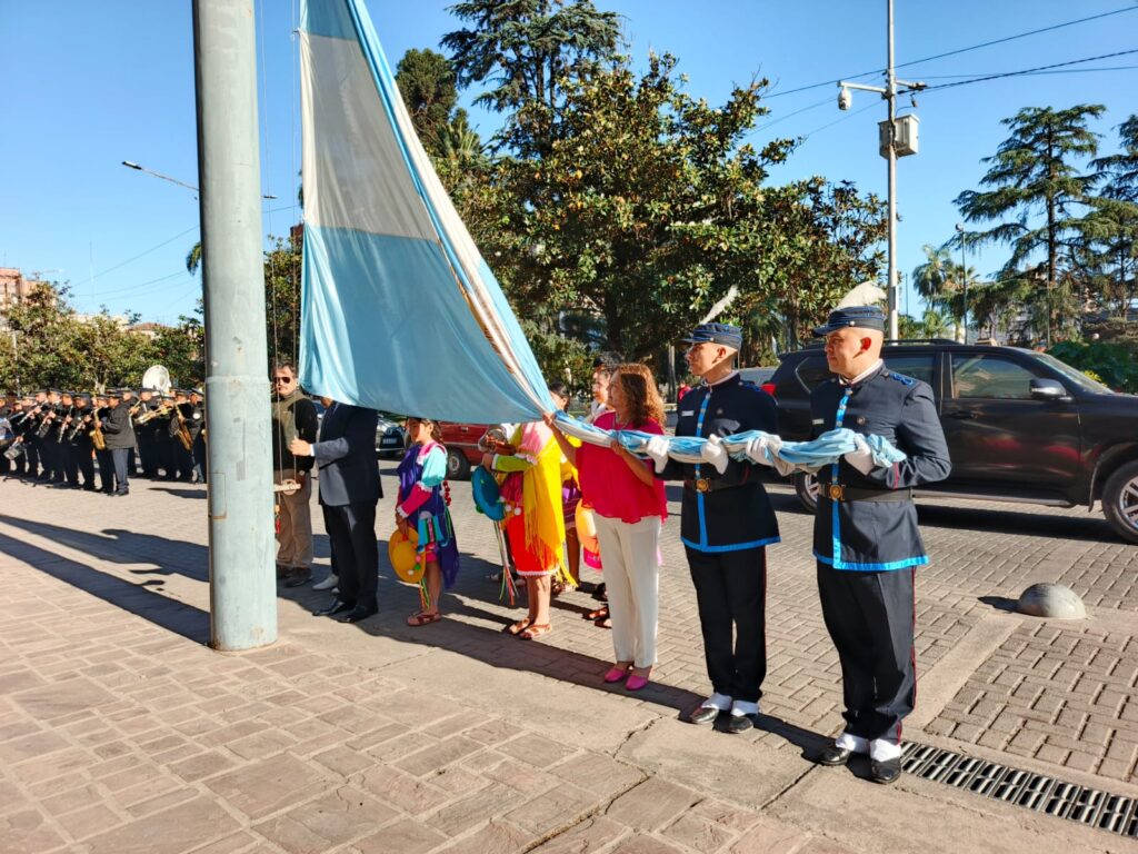 “La Quiaca llevó su alma a la capital: la Manka Fiesta deslumbra en San Salvador de Jujuy”