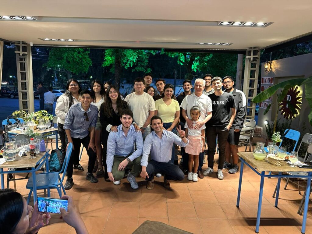 PEDRO PASCUTTINI SE REUNIÓ CON JÓVENES PROFESIONALES 2 WhatsApp Image 2025 10 14 at 10.45.33