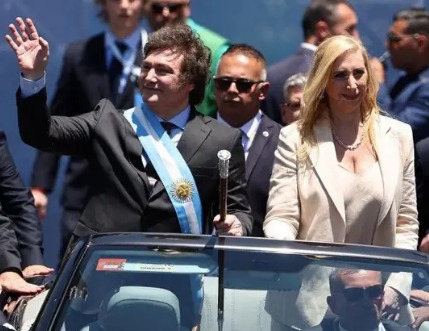 Ajuste a sangre fría: el nuevo hachazo que prepara Milei y el costo país que nadie quiere pagar 1 Ajuste a sangre fría: el nuevo hachazo que prepara Milei y el costo país que nadie quiere pagar