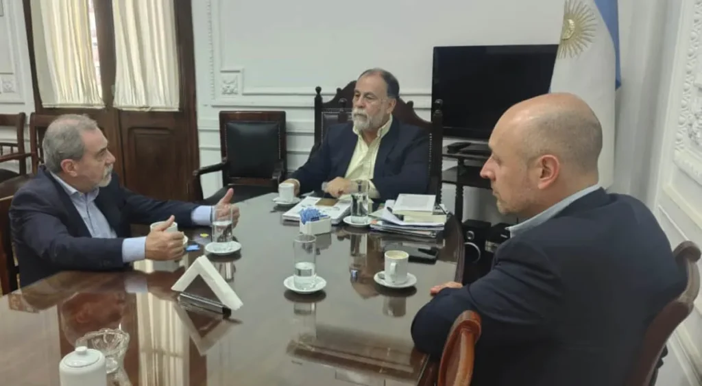 Álvarez García recibió al prestigioso consultor Carlos Fara