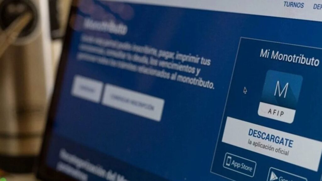 El gobierno está desesperado: va por el monotributista para tapar el agujero de un modelo que no funciona.