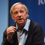 “Imprimirán sin sonrojarse”: la alarma de Ray Dalio sobre EE.UU. que Wall Street prefiere ignorar