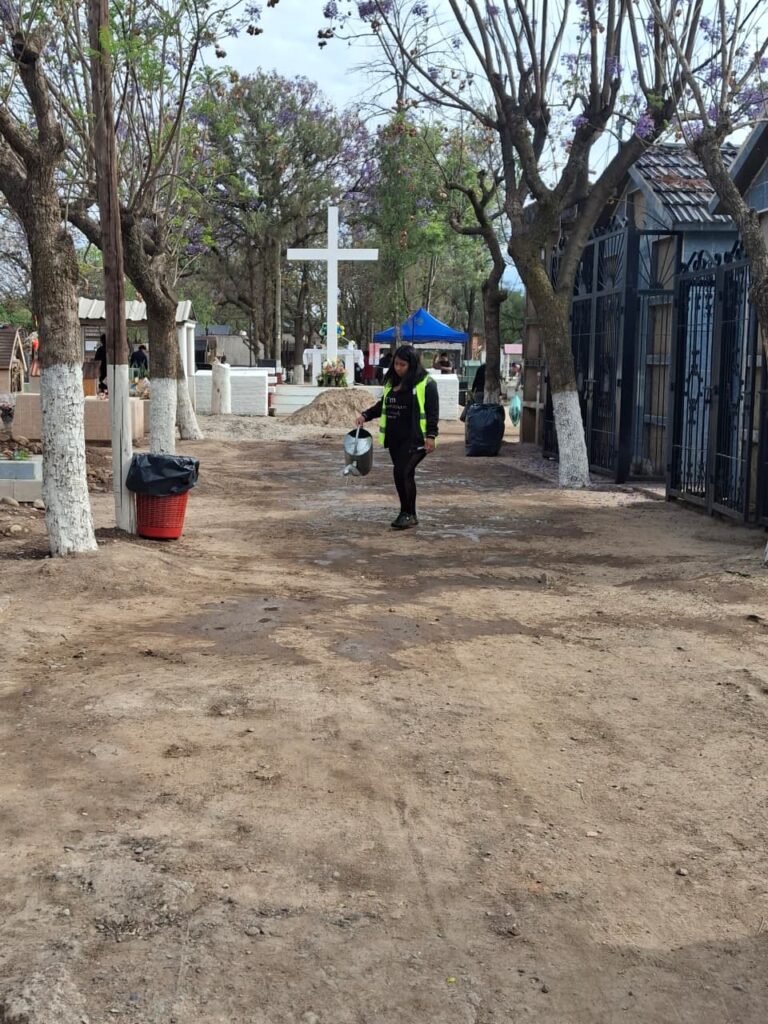 Monterrico honra a sus ausentes: Moreira acompañó a las familias en el Día de los Fieles Difuntos 3 WhatsApp Image 2025 11 02 at 10.48.46