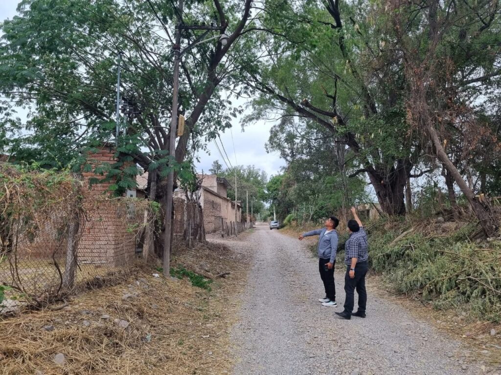 Monterrico enciende su futuro: Moreira lleva el alumbrado público a las rutas 44 y 58 y cumple con los tabacaleros 2 WhatsApp Image 2025 11 16 at 10.21.15 2