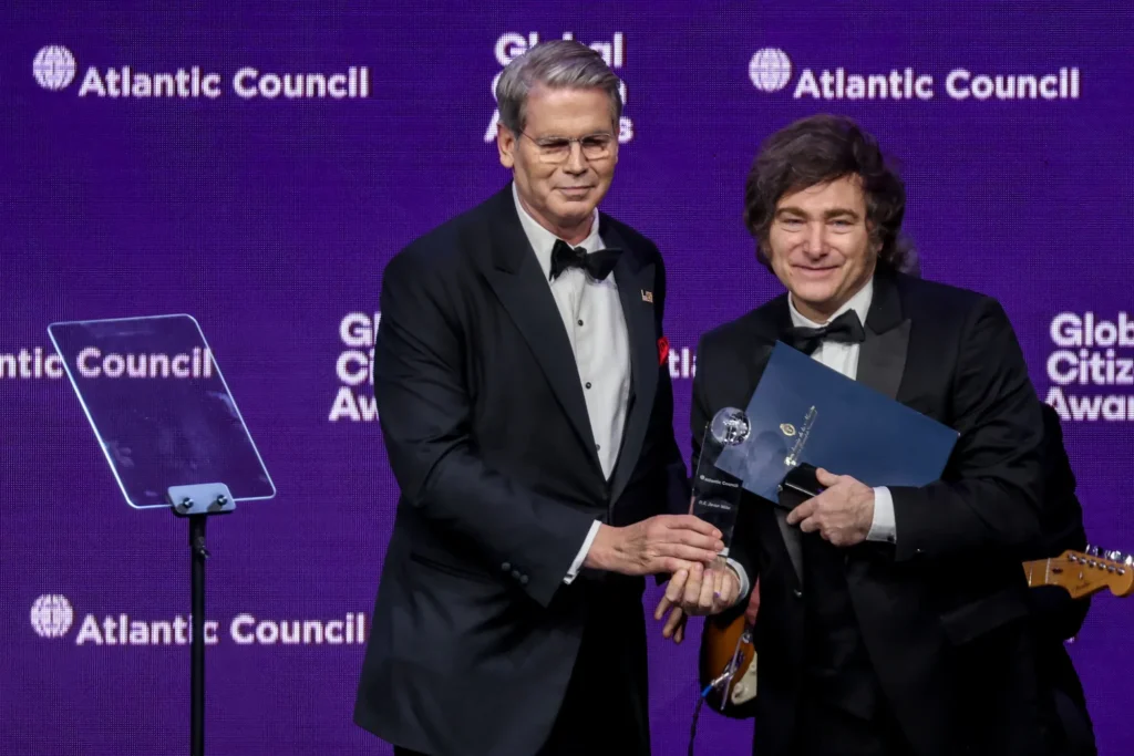 Washington manda, Milei obedece: la Casa Blanca tomó el timón de la economía argentina