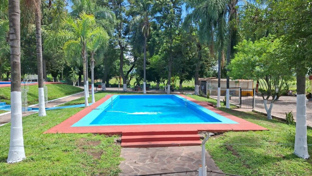 Sol, agua y gestión sin excusas: Monterrico inaugura su verano con pileta gratis para todos