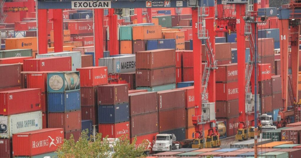 Festival de importaciones, desierto de fábricas: el experimento Milei entra en zona de colapso