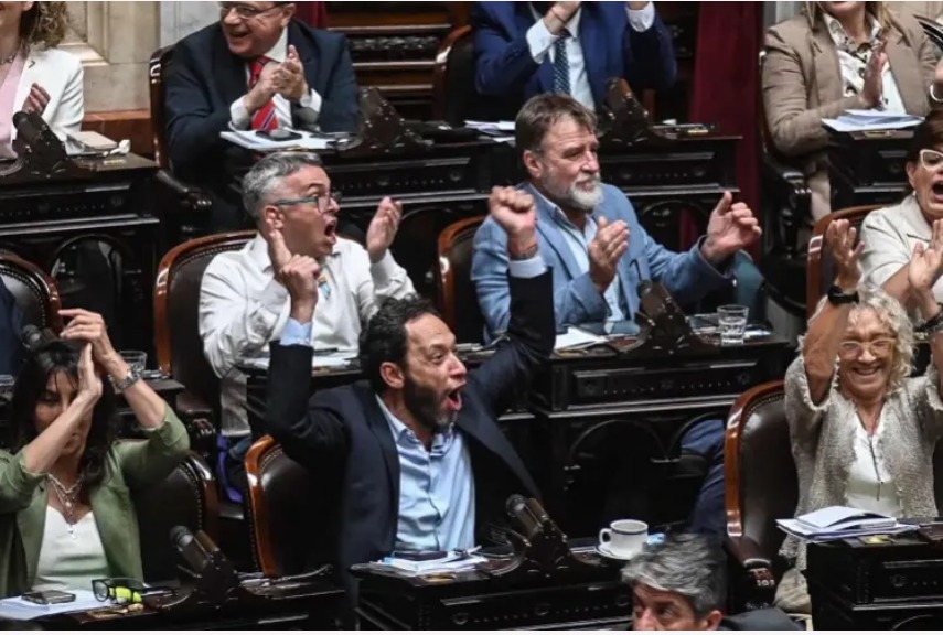 “Jujuy zurdo-socialista: cuando la UCR festeja con el kirchnerismo y deja a Milei al borde del veto” 2 WhatsApp Image 2025 12 18 at 14.45.29 1