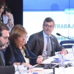 Argentina se muerde la cola: Presupuesto “motosierra”, rosca vieja y un país que se apaga por cansancio