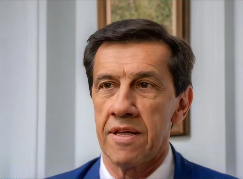 Sadir habla de cambiar el gabinete, pero el problema es mucho más grave que un par de sillas