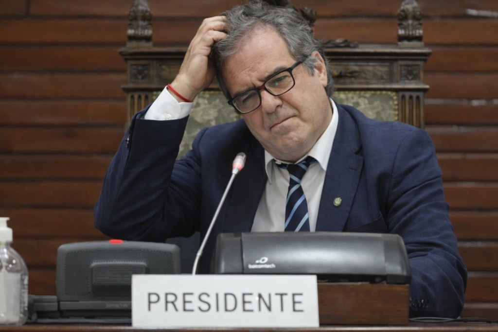 “Soberanía de cartón: Milei se baja de 50 organismos, y Jujuy queda pagando la factura con menos crédito y más riesgo”