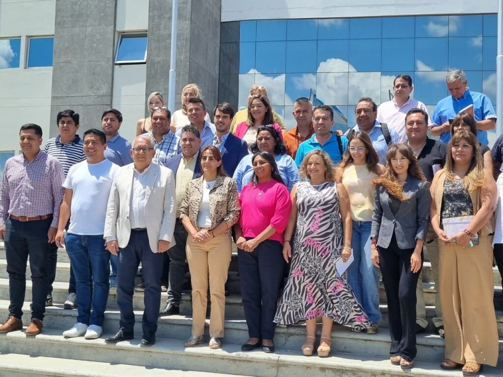 Monterrico pone la educación en el centro: Moreira llevó la agenda territorial y confirmó avances para refacciones y la nueva escuela en La Ovejería