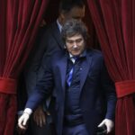 “Ajuste para abajo, premio para arriba: el decreto que dinamita la autoridad moral de Milei”