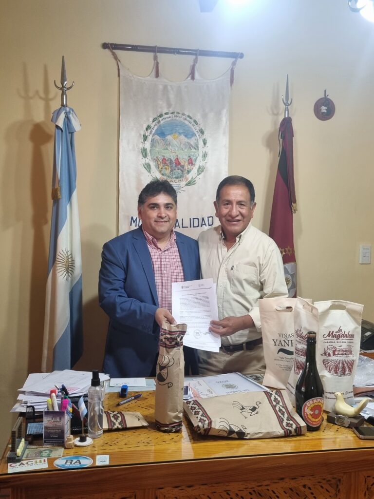 Monterrico abre una nueva ruta turística: Moreira selló un convenio estratégico con Cachi para potenciar promoción, cultura e inversiones