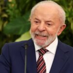 Brasil fabrica empleo, Argentina administra la intemperie