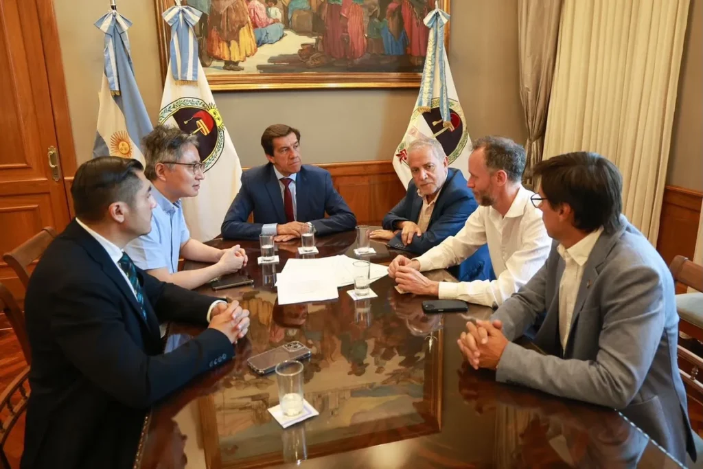 El gobernador Sadir entregó el certificado de Crédito Fiscal a la empresa Tsingshan South América