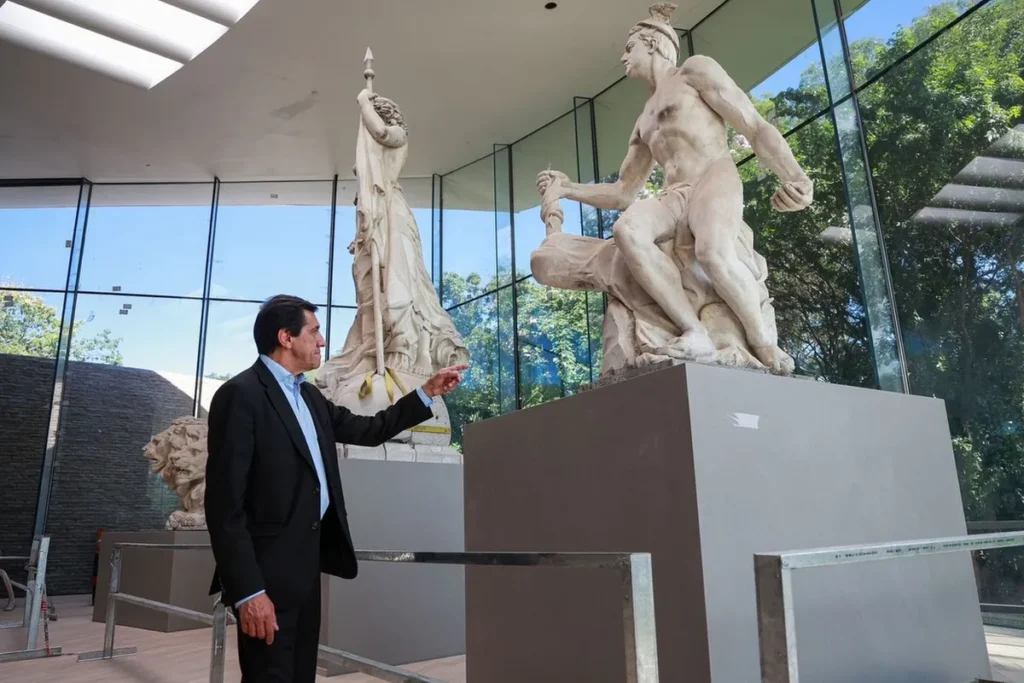 Sadir en el Centro Lola Mora: «Una obra emblemática que articula nuestro pasado, presente y futuro»